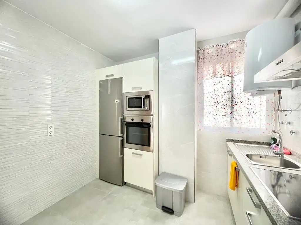 Cocina de Piso de alquiler en Granada con Aire acondicionado, Calefacción y Amueblado