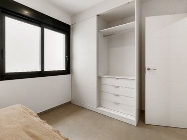 Chalet de obra nueva en venta en Calle Eduardo Chillida