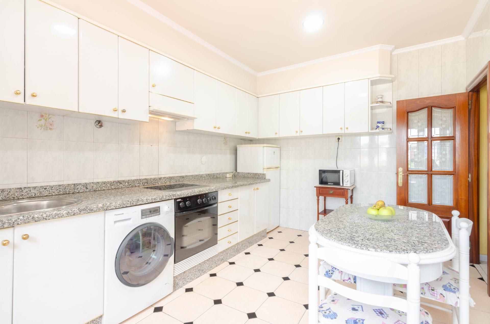 Kitchen of Flat for sale in Langreo  with Heating