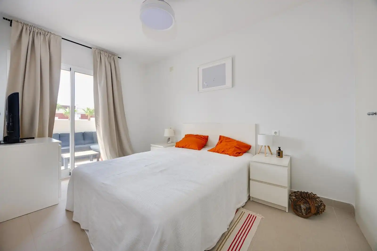 Dormitori de Apartament en venda en Orihuela amb Terrassa i Piscina comunitària