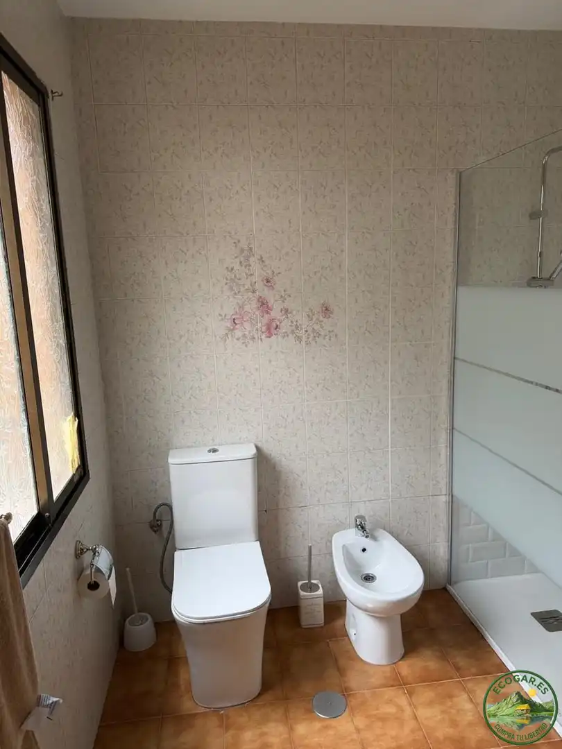 Bathroom of Houses for sale in Trabadelo  with Heating, Private garden and Parquet flooring
