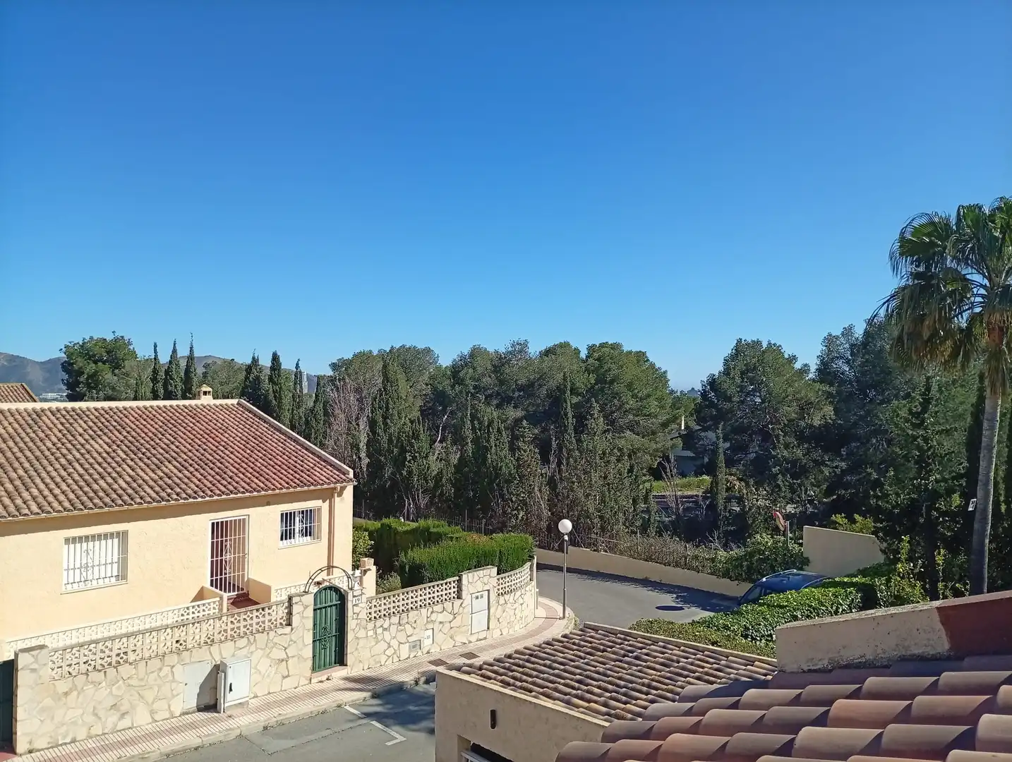 Vista exterior de Casa adosada en venta en La Nucia con Trastero