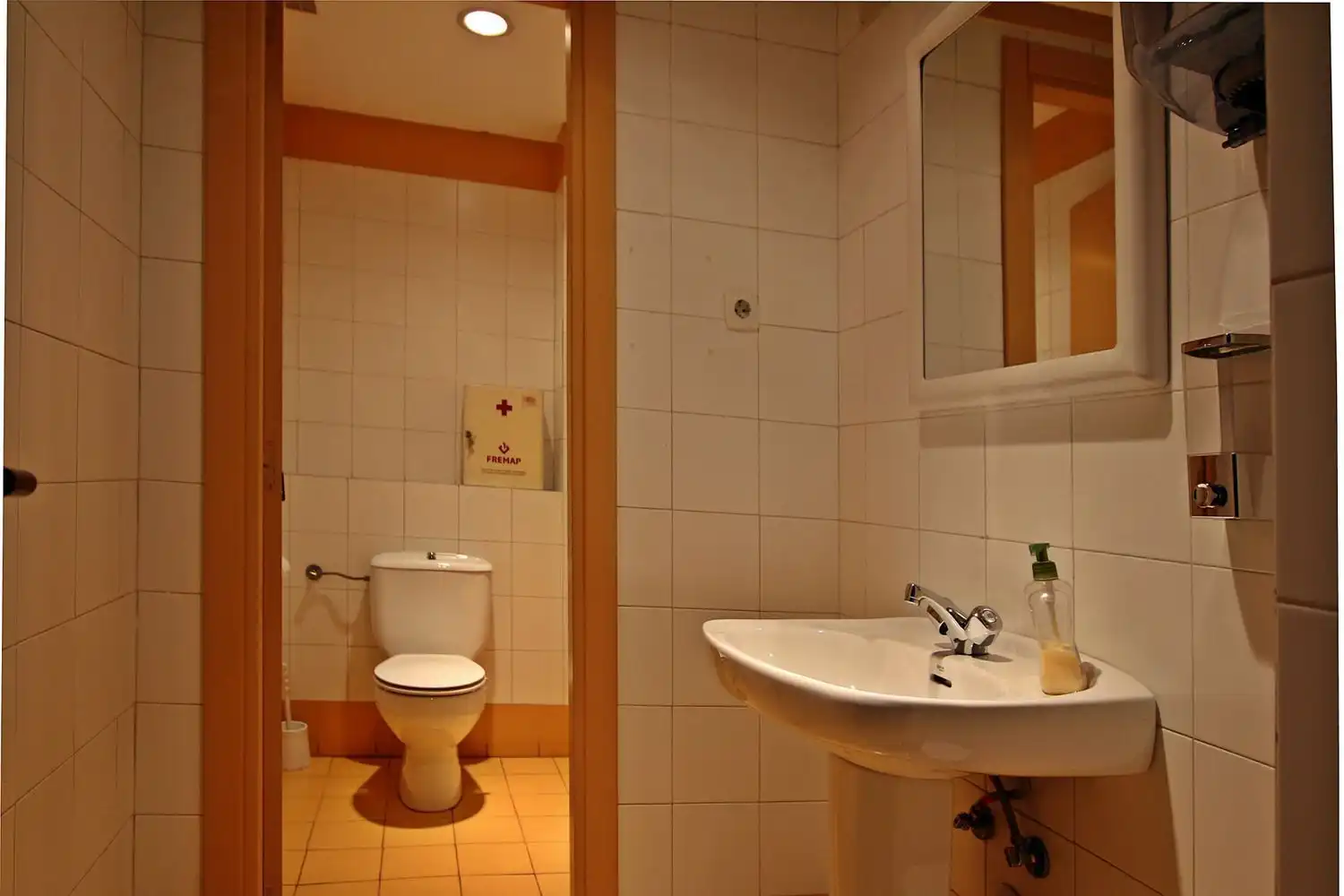 Bathroom of Office for rent in Madrid  with Heating