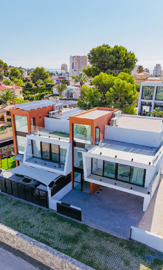 Vista exterior de Casa adosada en venda en Calpe / Calp amb Aire condicionat, Calefacció i Jardí privat
