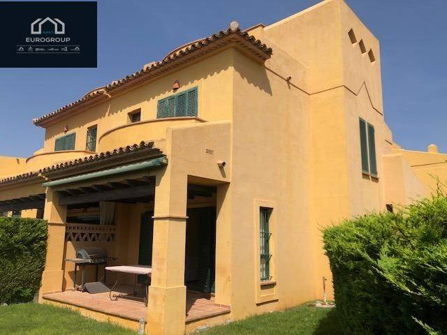 Casa-chalet en Alquiler en Golf Bahía