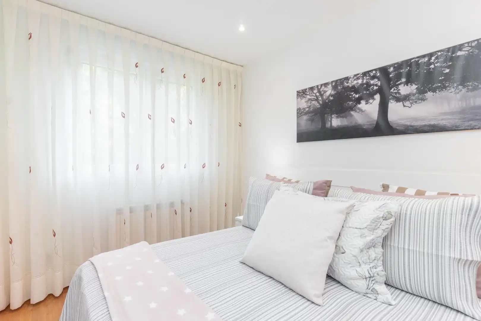 Dormitori de Apartament en venda en Gijón  amb Calefacció, Traster i Moblat