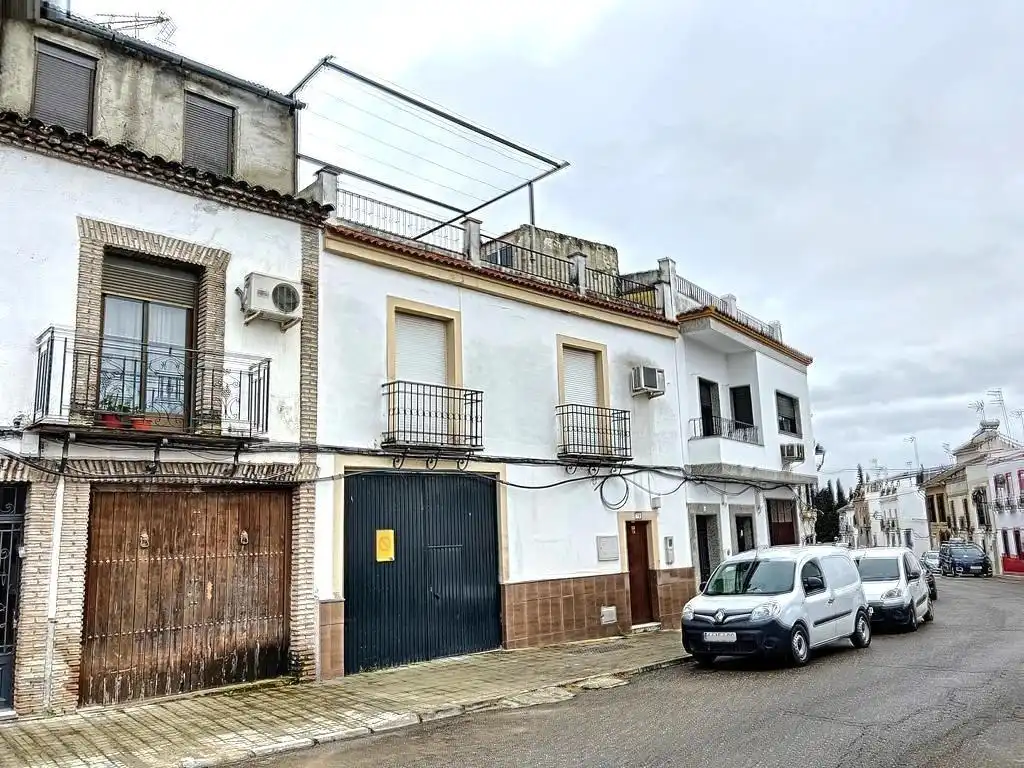 Vista exterior de Casa adosada en venta en Aguilar de la Frontera con Terraza