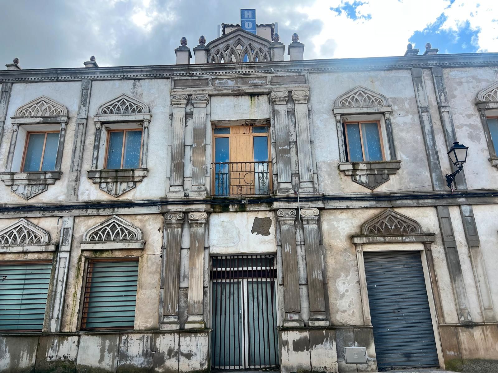 Vista exterior de Edifici en venda en Guadalcanal