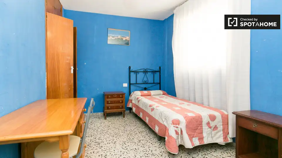 Habitación de Piso de alquiler en Granada con Aire acondicionado, Calefacción y Amueblado