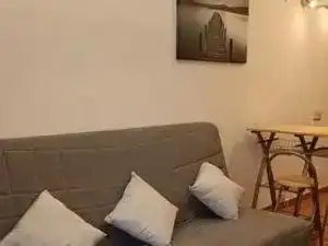 Sala d'estar de Estudi de lloguer en Barcelona amb Moblat