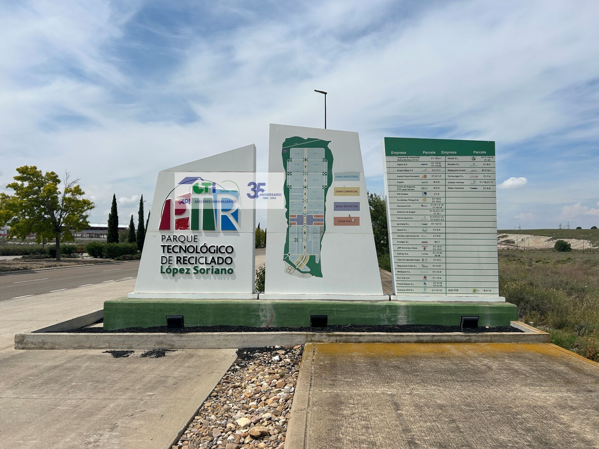 Exterior view of Residential for sale in  Zaragoza Capital