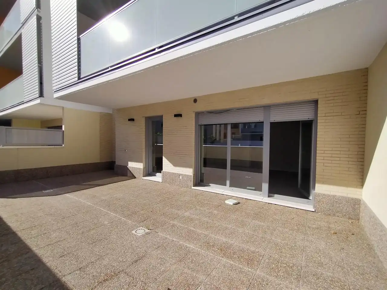 Außenansicht von Wohnung zum Verkauf in Zaragoza mit Klimaanlage, Heizung und Terrasse