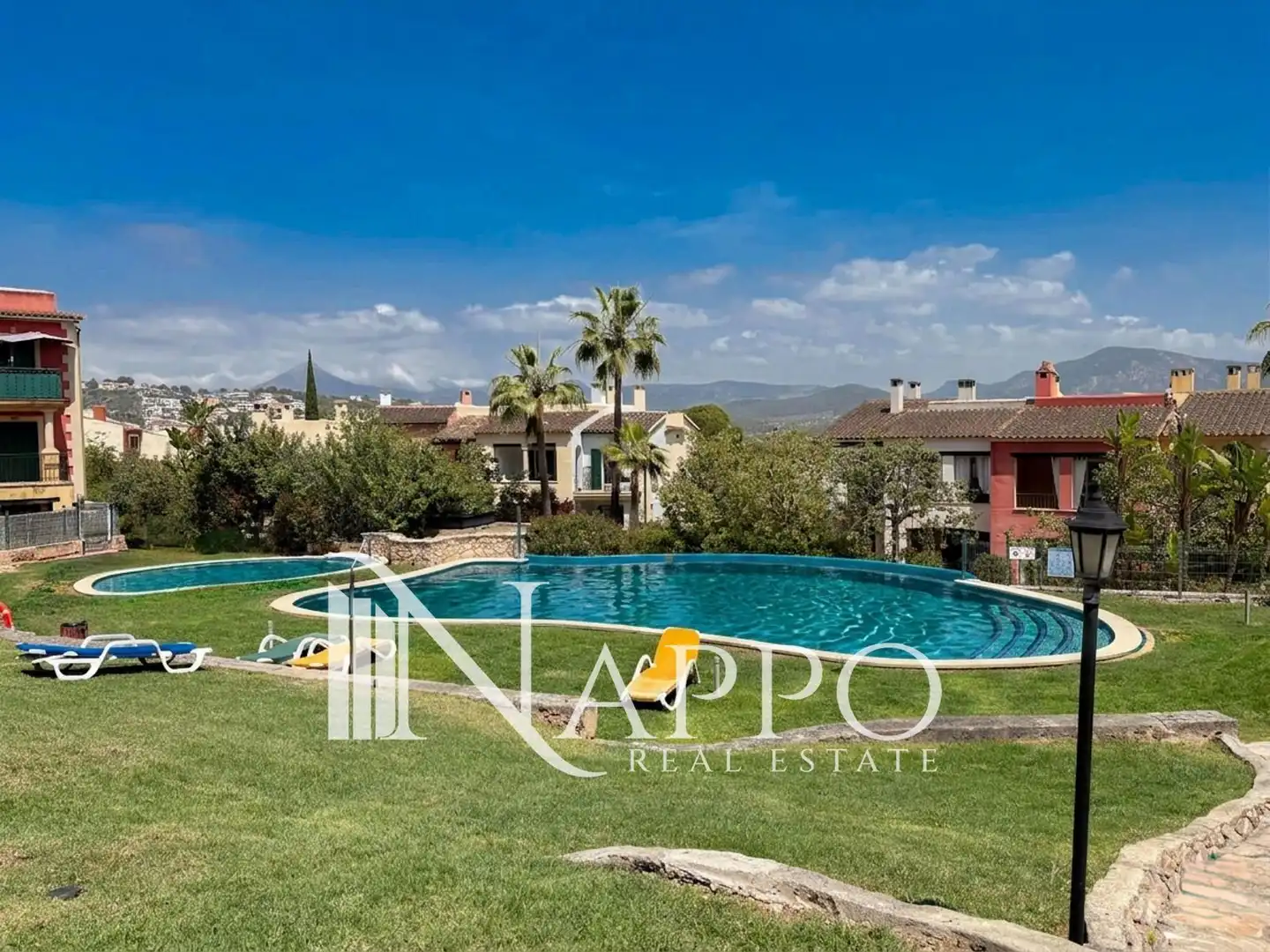 Vista exterior de Dúplex en venda en Calvià amb Aire condicionat, Calefacció i Jardí privat