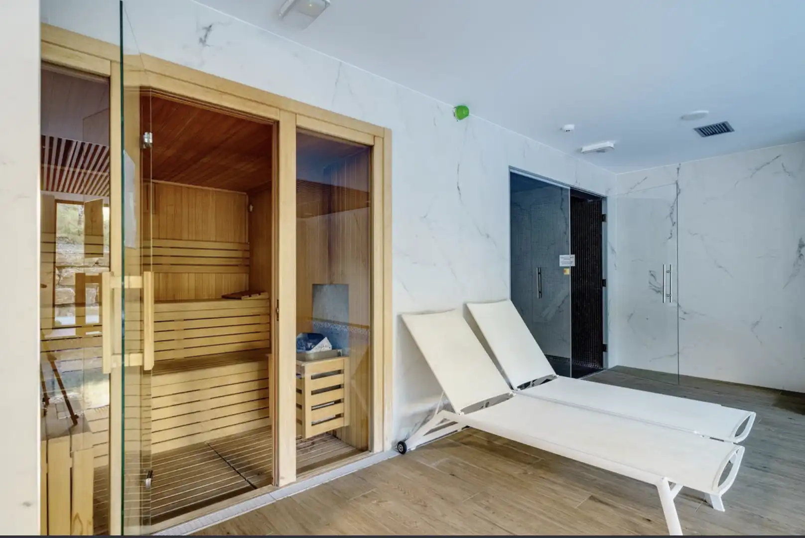 Bany de Apartament de lloguer en Estepona amb Aire condicionat, Terrassa i Moblat