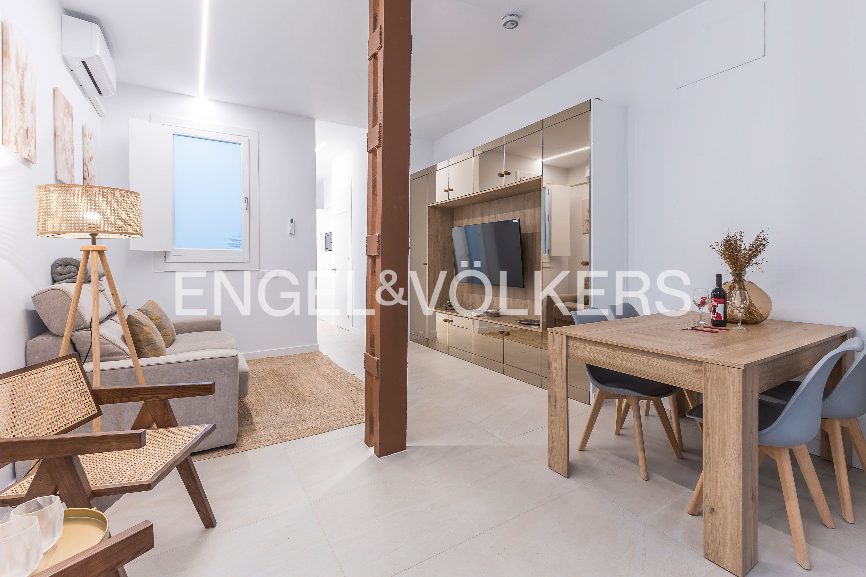 Living room of Apartments for sale in  Madrid Capital  with Air Conditioner, Heating and Furnished