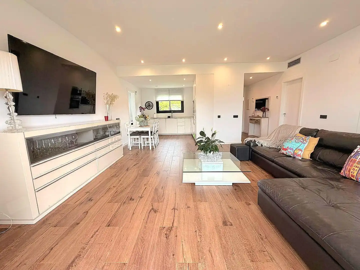 Sala d'estar de Casa o xalet en venda en Cunit amb Aire condicionat, Calefacció i Jardí privat