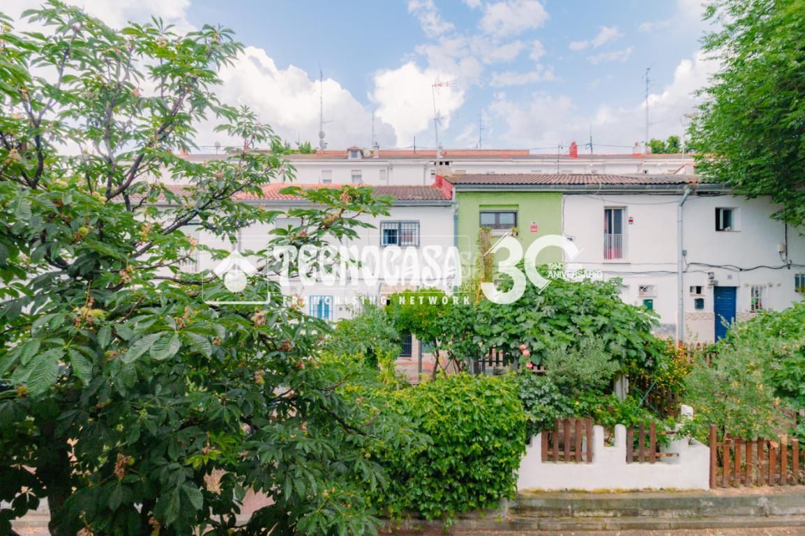 Vista exterior de Casa adosada en venda en  Madrid Capital amb Calefacció, Terrassa i Balcó