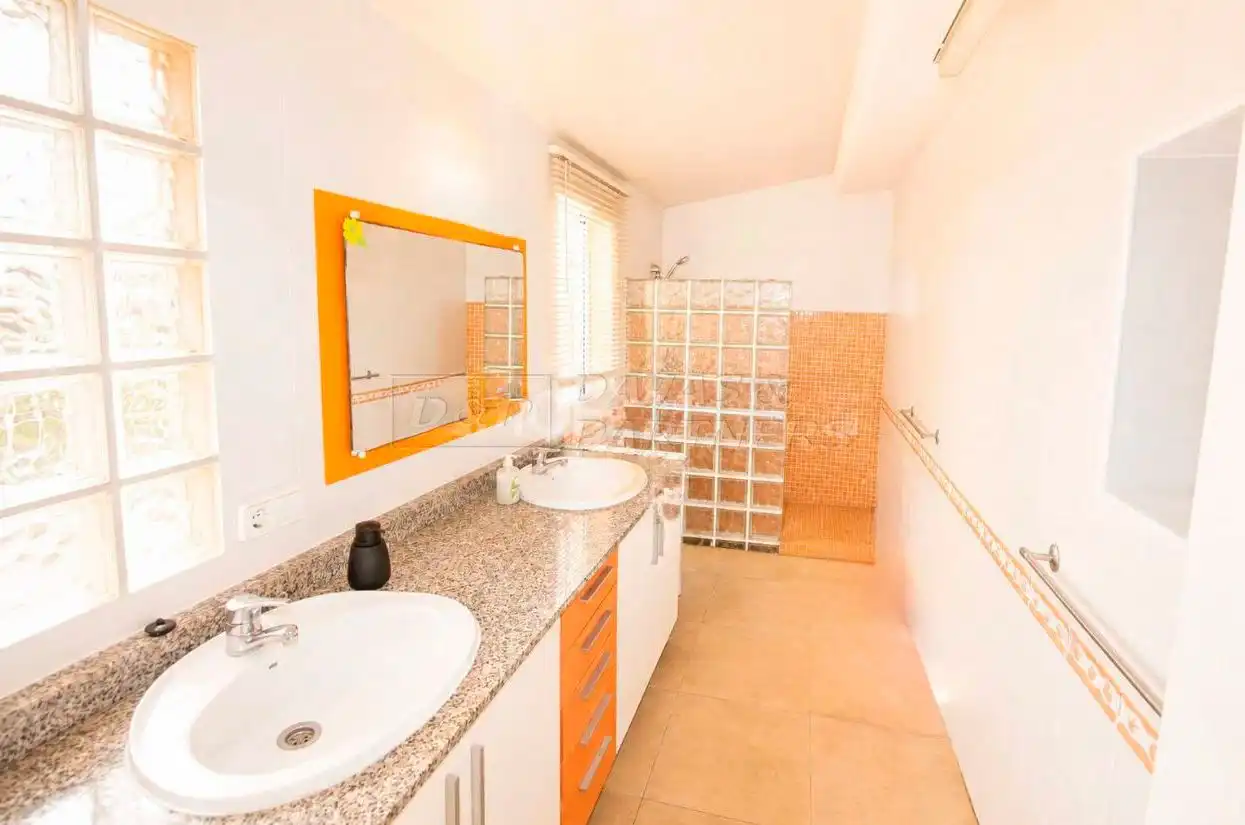 Baño de Casa o chalet en venta en Orihuela con Aire acondicionado, Jardín privado y Terraza