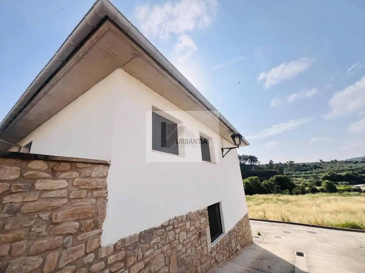 Außenansicht von Einfamilien-Reihenhaus zum Verkauf in Torres del Río mit Privatgarten