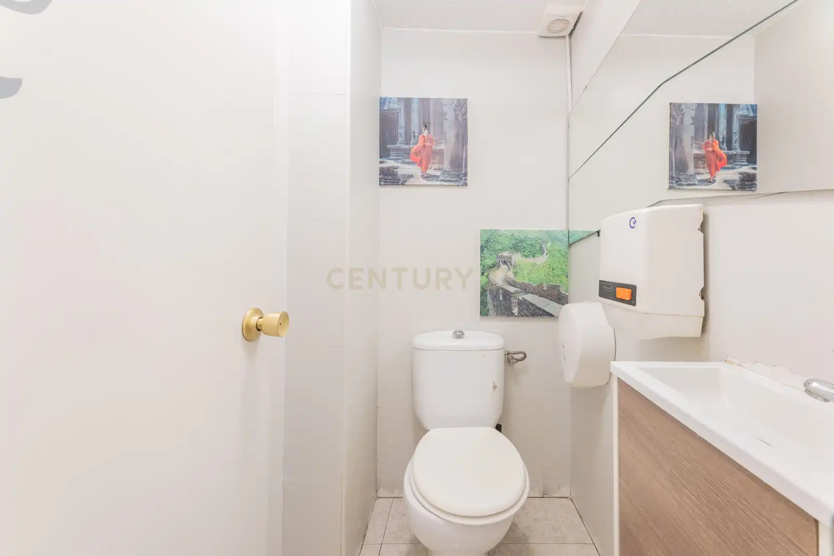 Baño de Local en venta en Valencia con Aire acondicionado y Alarma