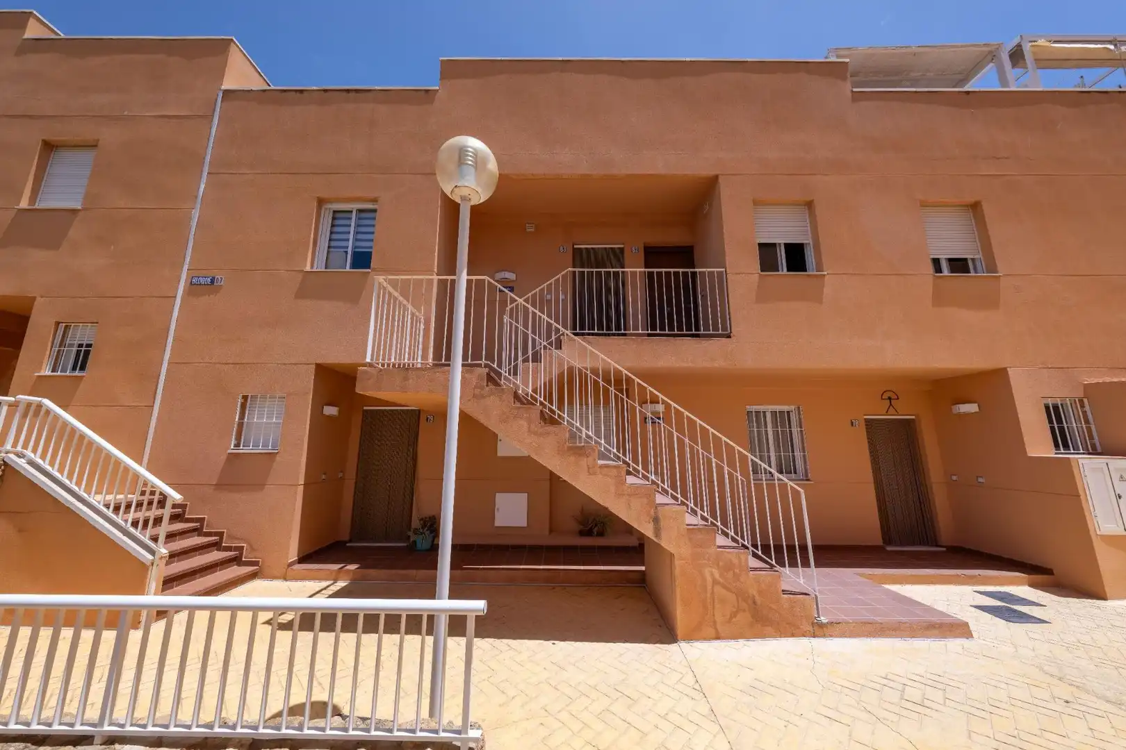 Außenansicht von Maisonette zum Verkauf in Mojácar mit Klimaanlage, Privatgarten und Terrasse