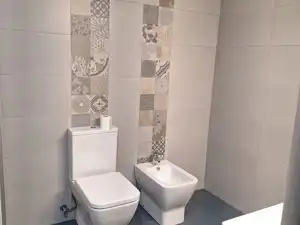 Badezimmer von Wohnung zur Miete in Burgos mit Heizung, Parkett und Terrasse