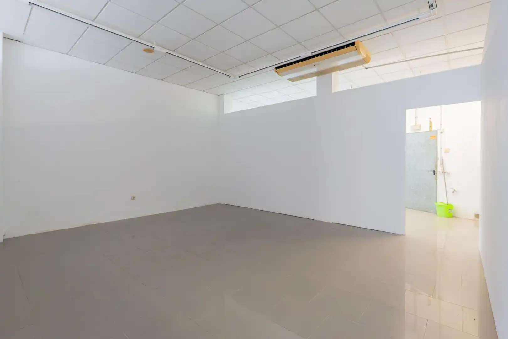 Business premises for sale in Avenida dels Germans Carsi, imagen 6