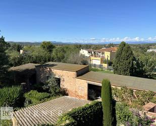 Vista exterior de Finca rústica en venda en Verges amb Jardí privat i Terrassa