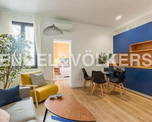 Sala d'estar de Apartament en venda en  Madrid Capital amb Aire condicionat i Calefacció