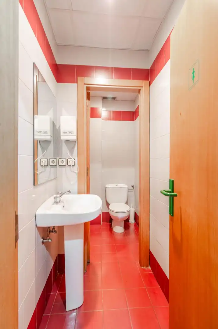Baño de Local en venta en Oviedo 