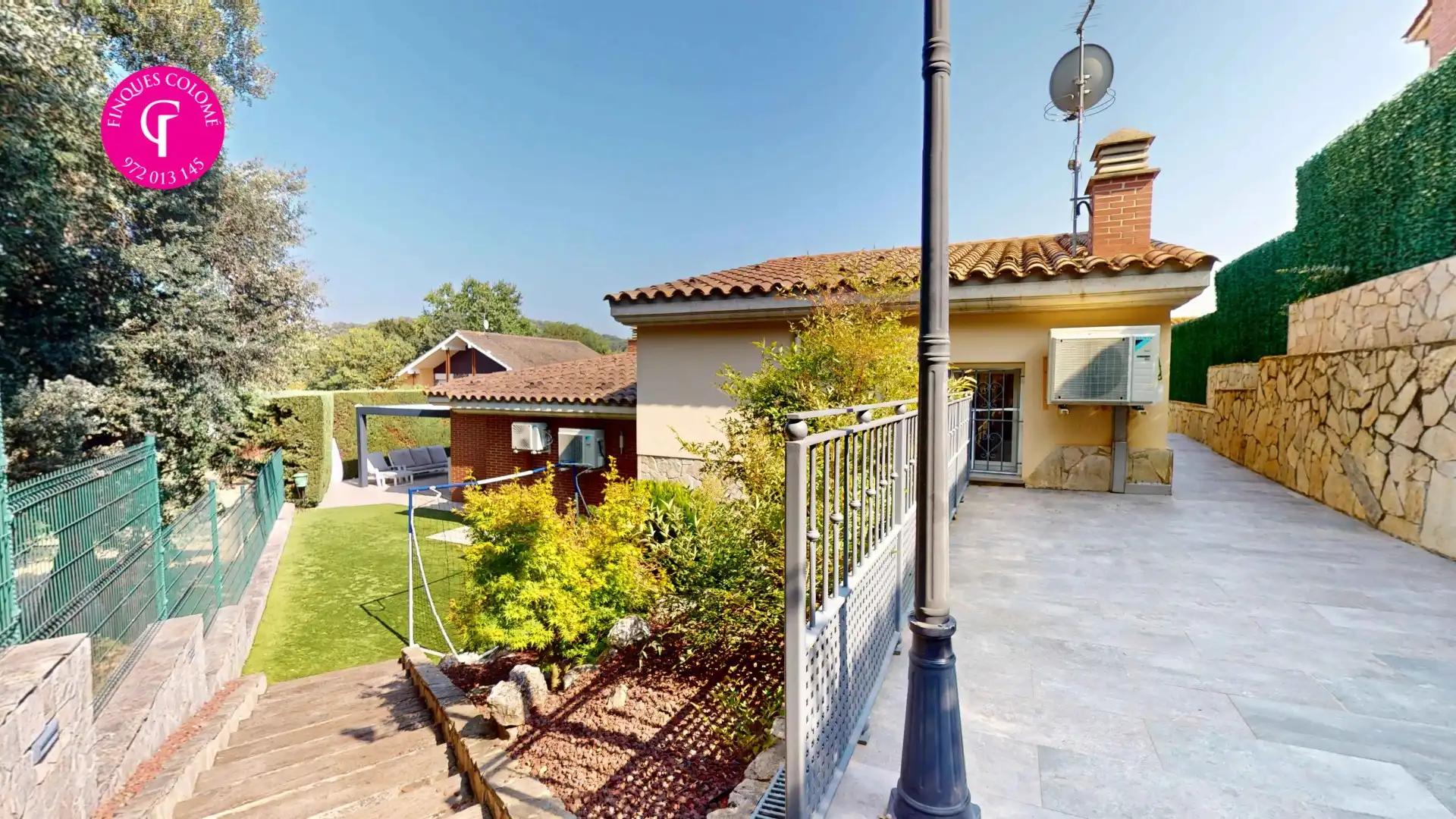 Garden of Houses for sale in Quart  with Air Conditioner, Heating and Terrace