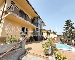 Vista exterior de Casa o xalet en venda en Terrassa amb Aire condicionat, Calefacció i Jardí privat