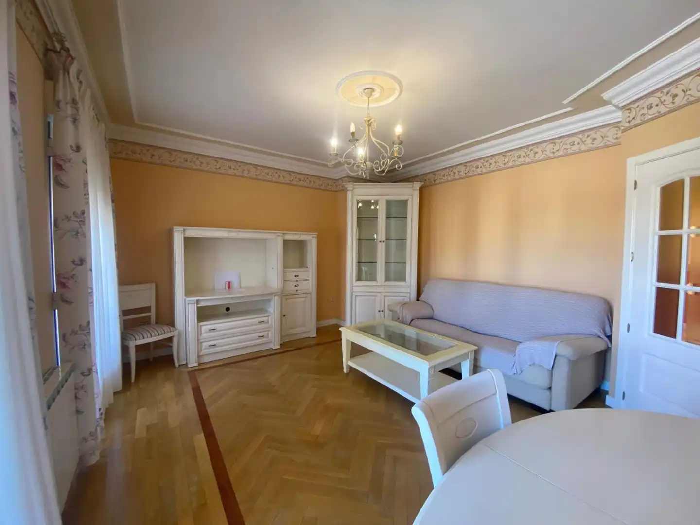 Sala de estar de Piso en venta en Valdepeñas con Aire acondicionado, Calefacción y Parquet