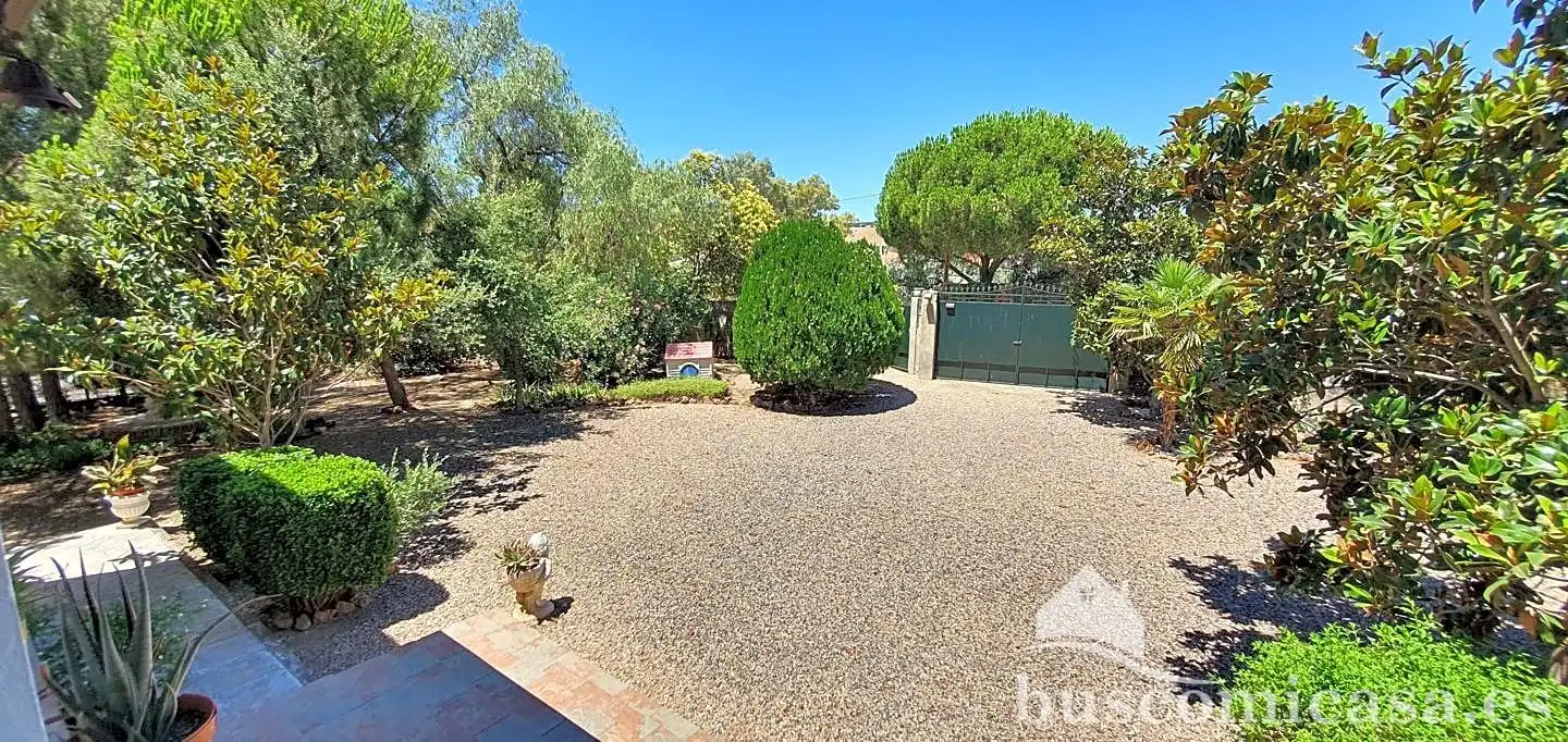 Jardí de Casa o xalet en venda en Linares amb Aire condicionat, Calefacció i Jardí privat