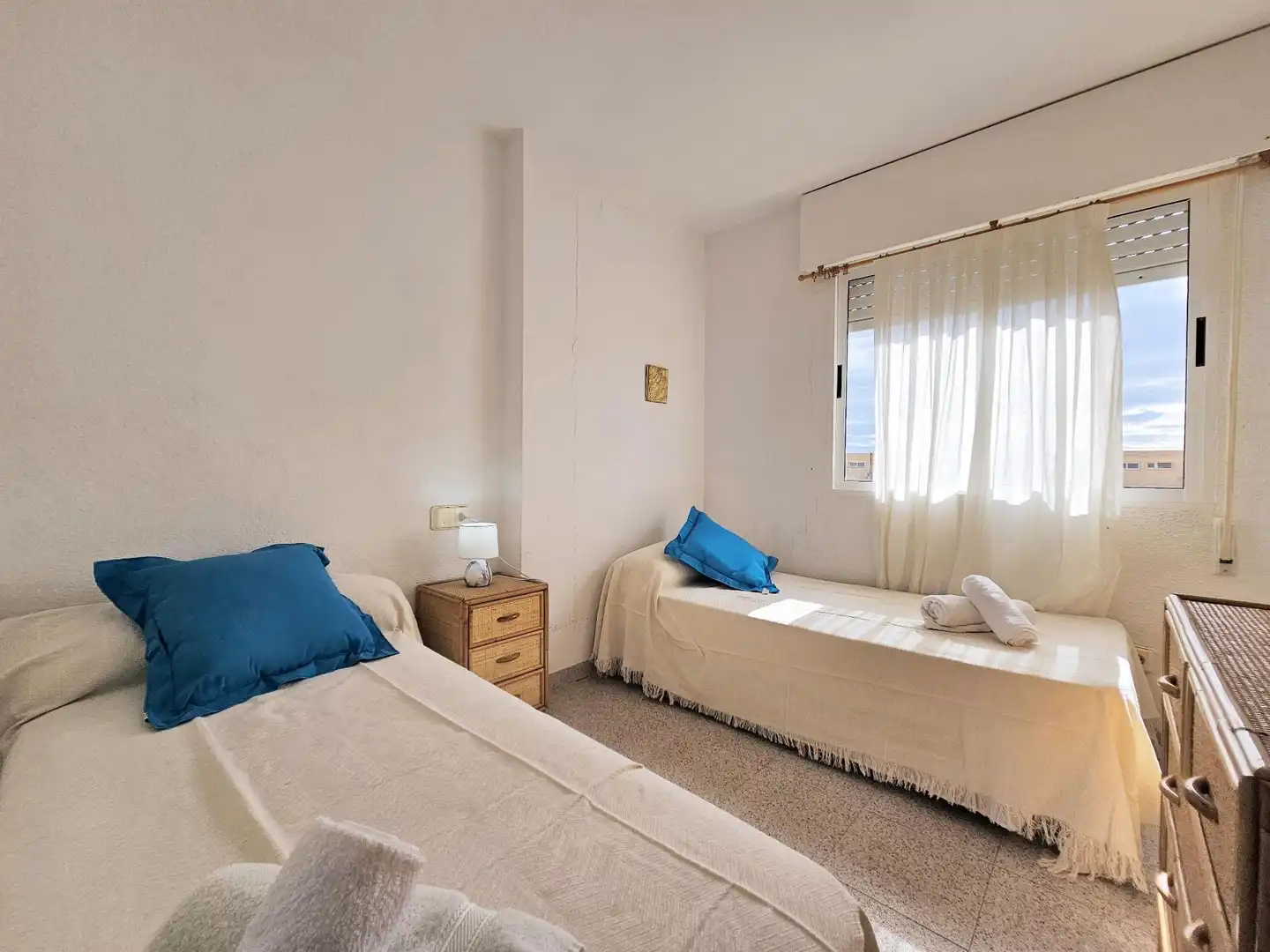 Habitación de Apartamento de alquiler en La Manga del Mar Menor con Terraza y Piscina