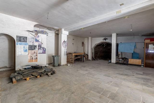 Local comercial en Venta en Calle del Maestro Noguerol, 104 en Barrio de la Vega