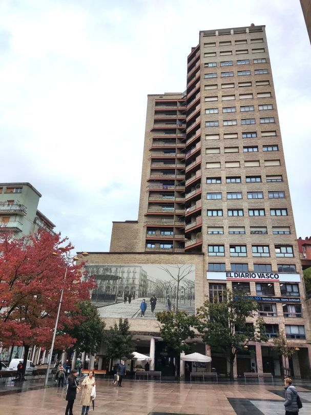 Vista exterior de Edifici en venda en Eibar