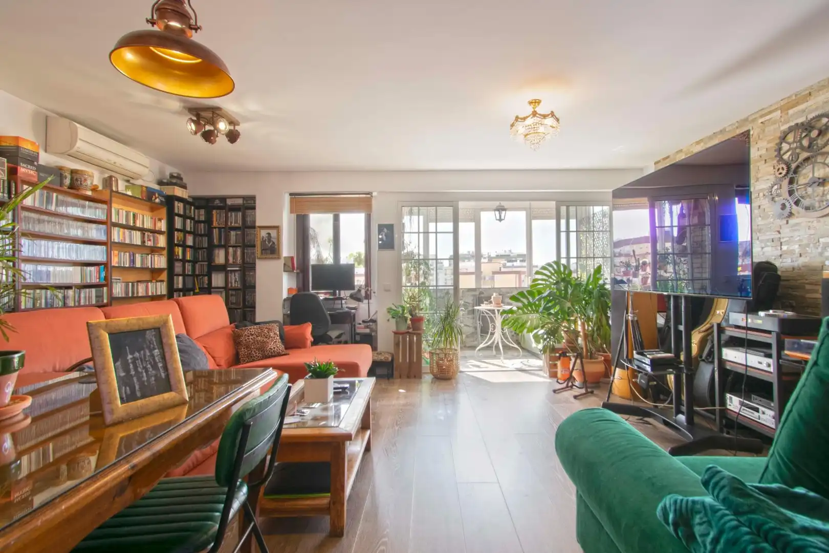 Living room of Flat for sale in Sevilla  with Air Conditioner and Terrace
