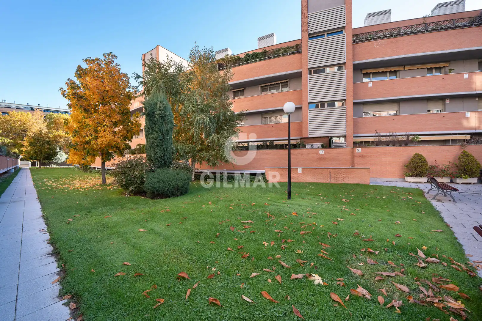 Vista exterior de Piso en venta en Madrid con Calefacción, Jardín privado y Trastero