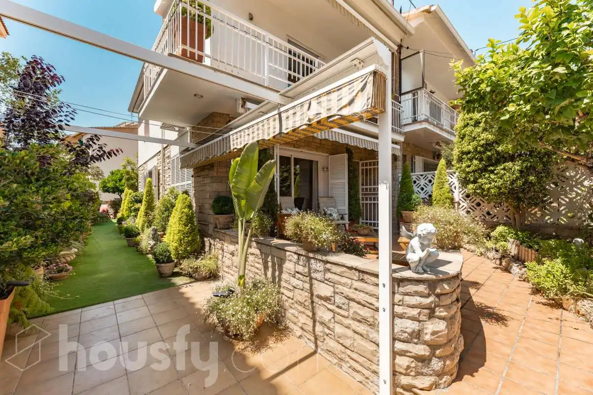 Detached homes for sale in Calle Santiago Rusiñol, Coma-ruga platja