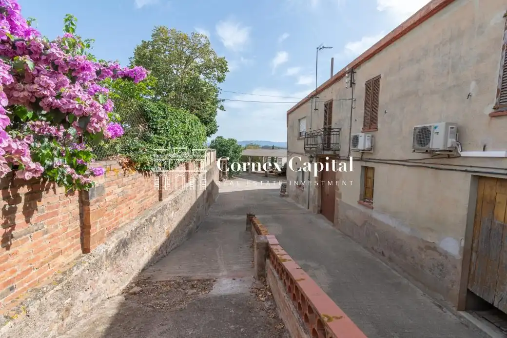 Vista exterior de Finca rústica en venda en Ullastret amb Jardí privat, Terrassa i Traster