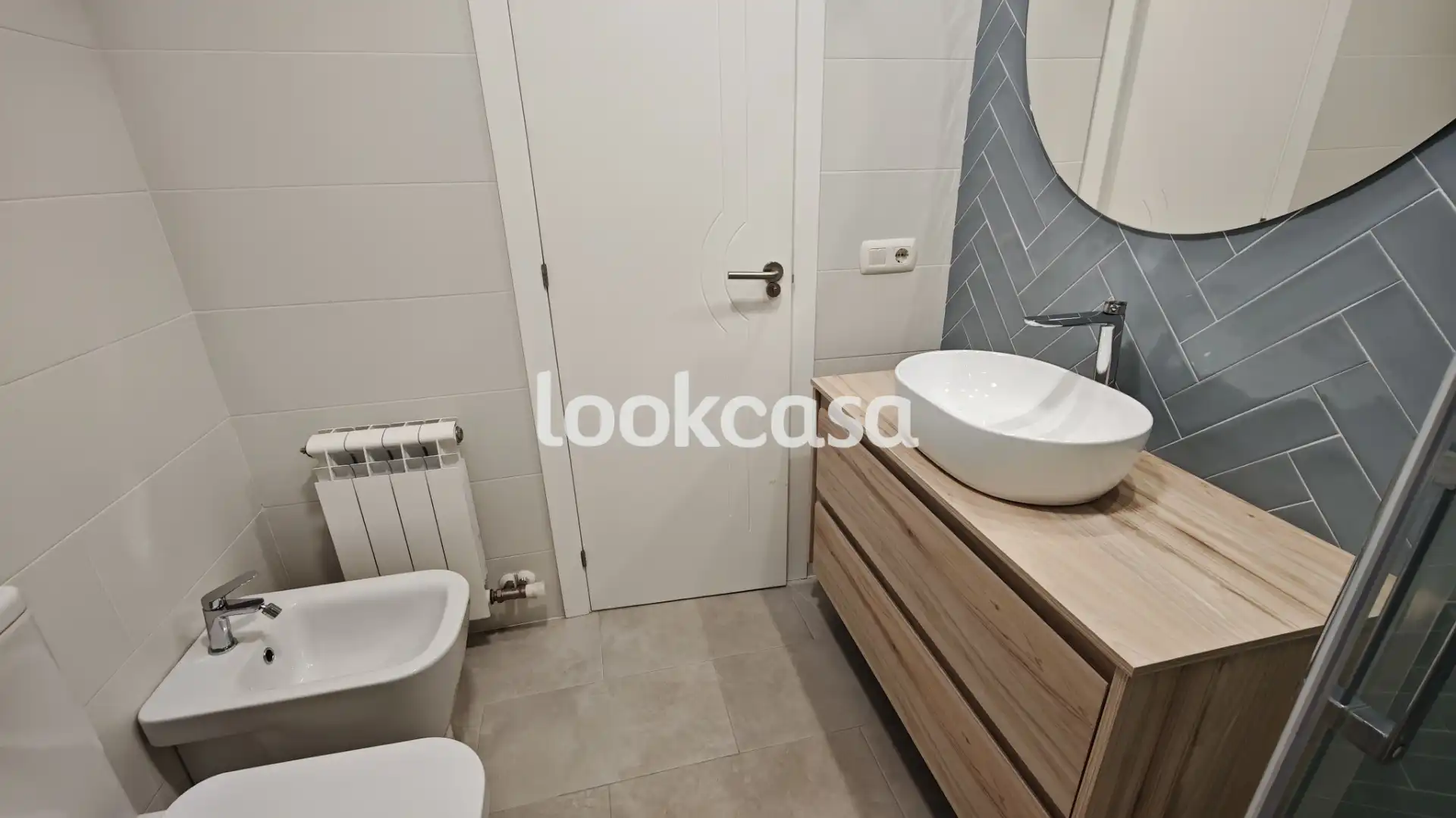Baño de Piso en venta en Poio con Calefacción, Parquet y Horno