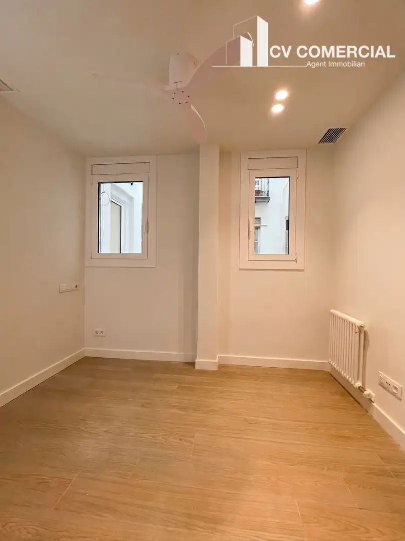 Bedroom of Flat for sale in Barcelona  with Air Conditioner, Heating and Parquet flooring