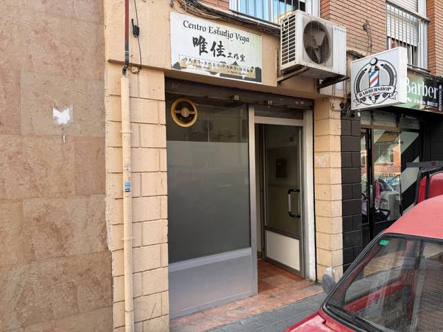 Local comercial en Alquiler en Calle de Monforte del Cid, 16 en Carolinas Altas