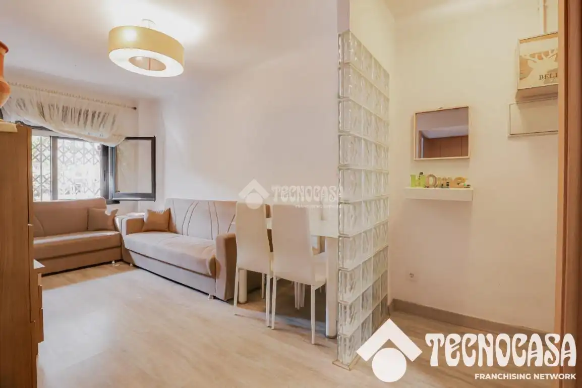 Sala de estar de Piso en venta en Barcelona con Calefacción y Parquet