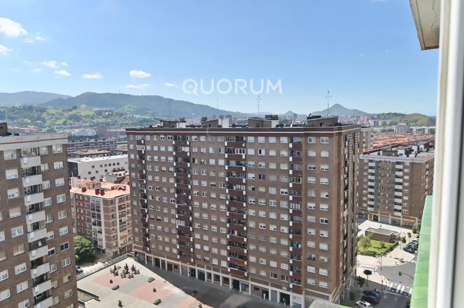 Vista exterior de Pis en venda en Bilbao  amb Calefacció