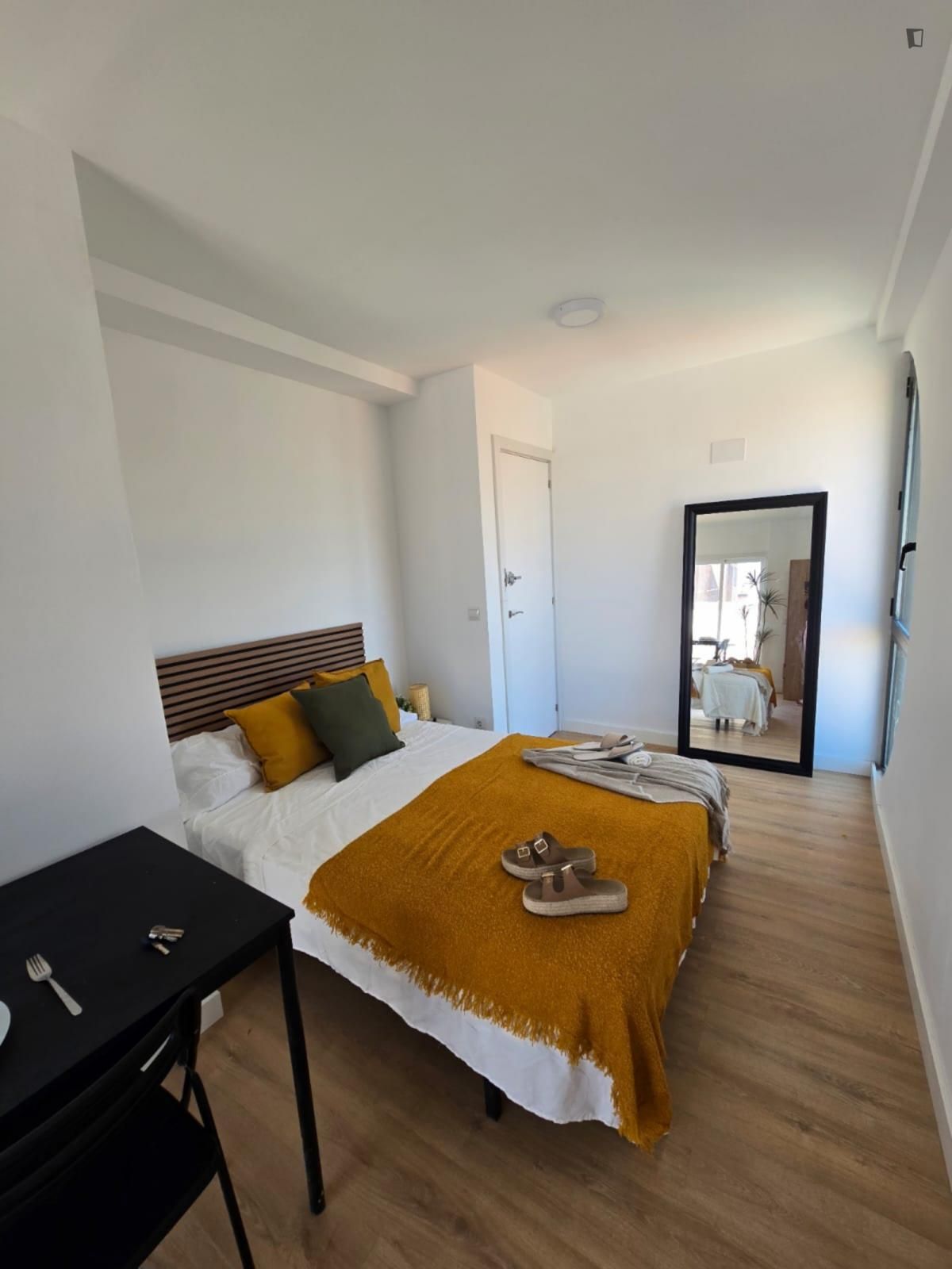 Dormitori de Apartament per a compartir en Parla amb Moblat, Forn i Rentadora