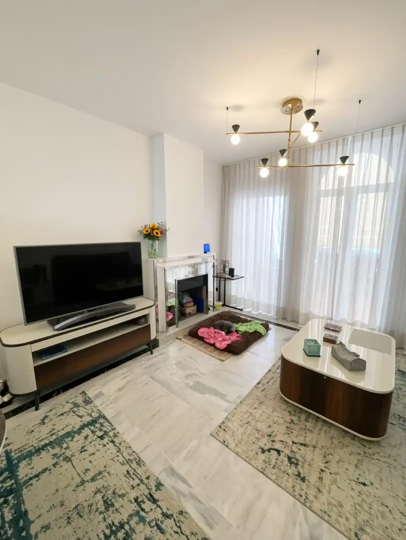 Sala d'estar de Dúplex en venda en Marbella amb Aire condicionat, Terrassa i Traster