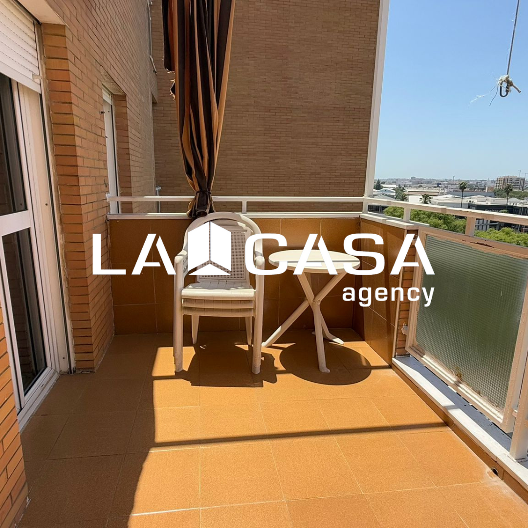Terraza de Piso en venta en  Sevilla Capital con Terraza y Piscina