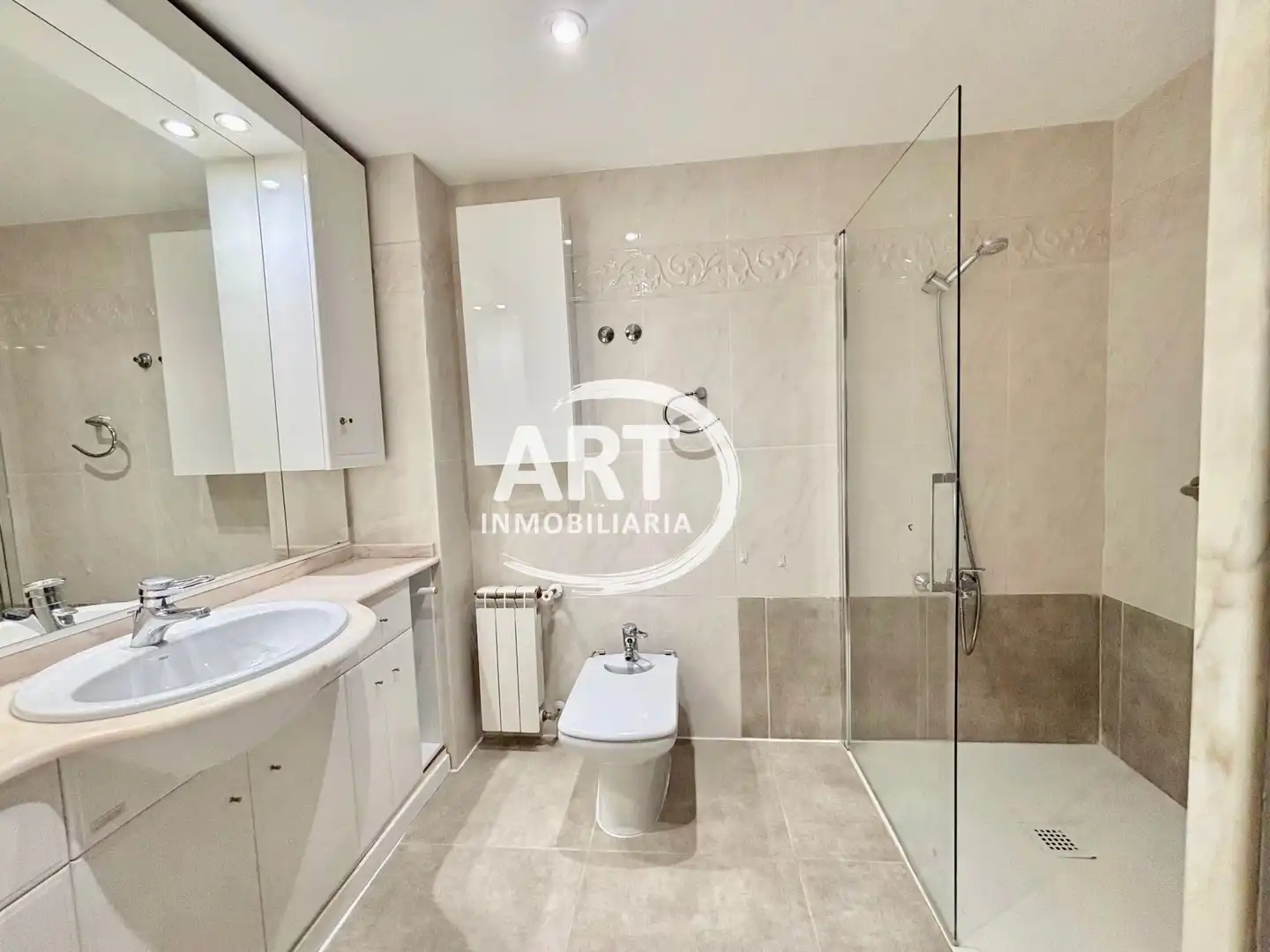 Baño de Piso en venta en Valencia con Aire acondicionado, Calefacción y Terraza